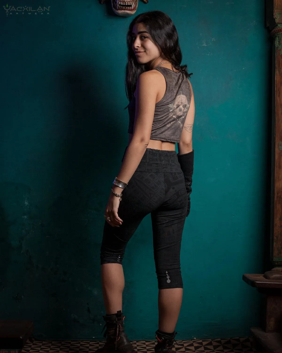 Short Leggings Woman / Hemp Veg Dye Veg Print - Black TINGLIT