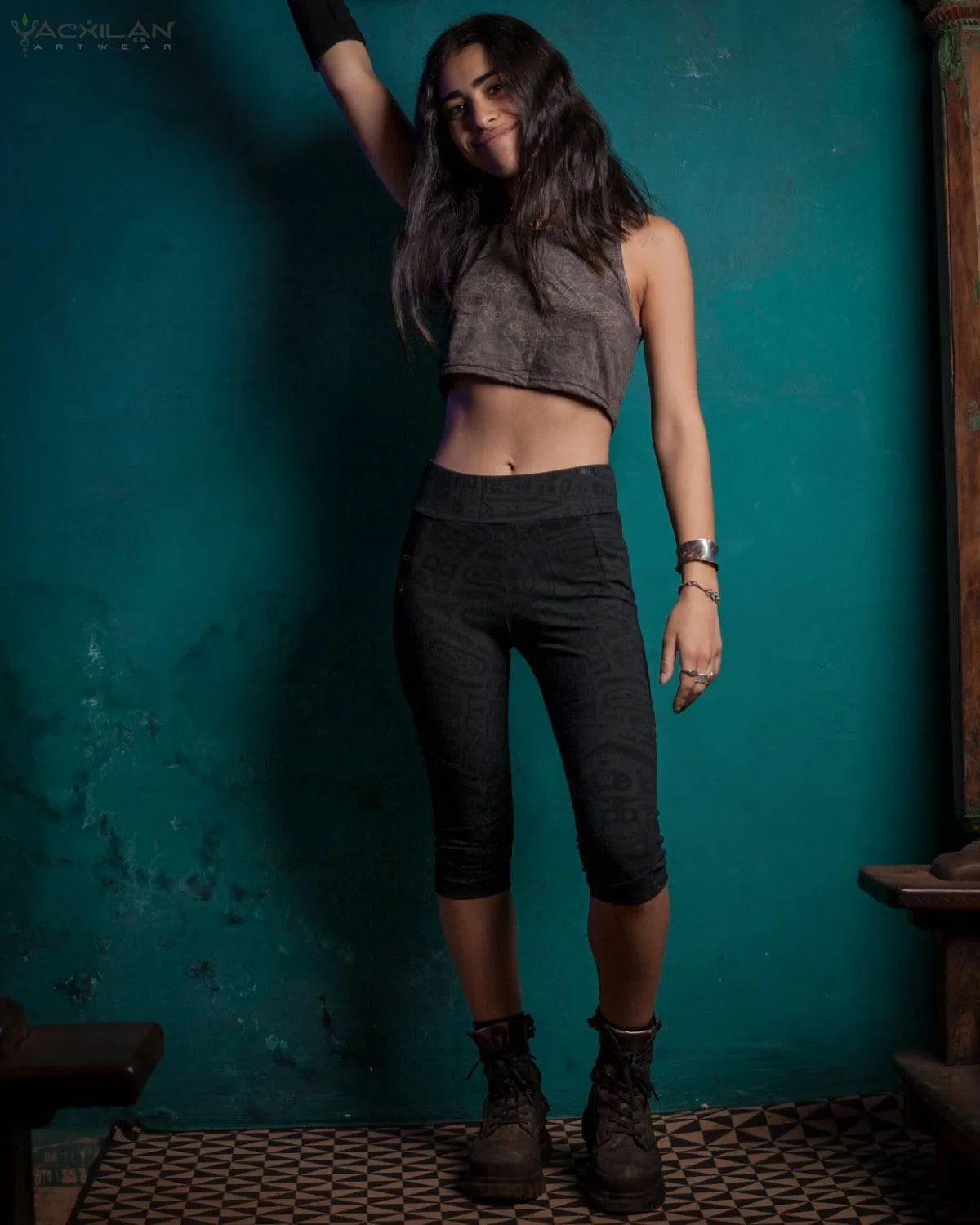 Short Leggings Woman / Hemp Veg Dye Veg Print - Black TINGLIT