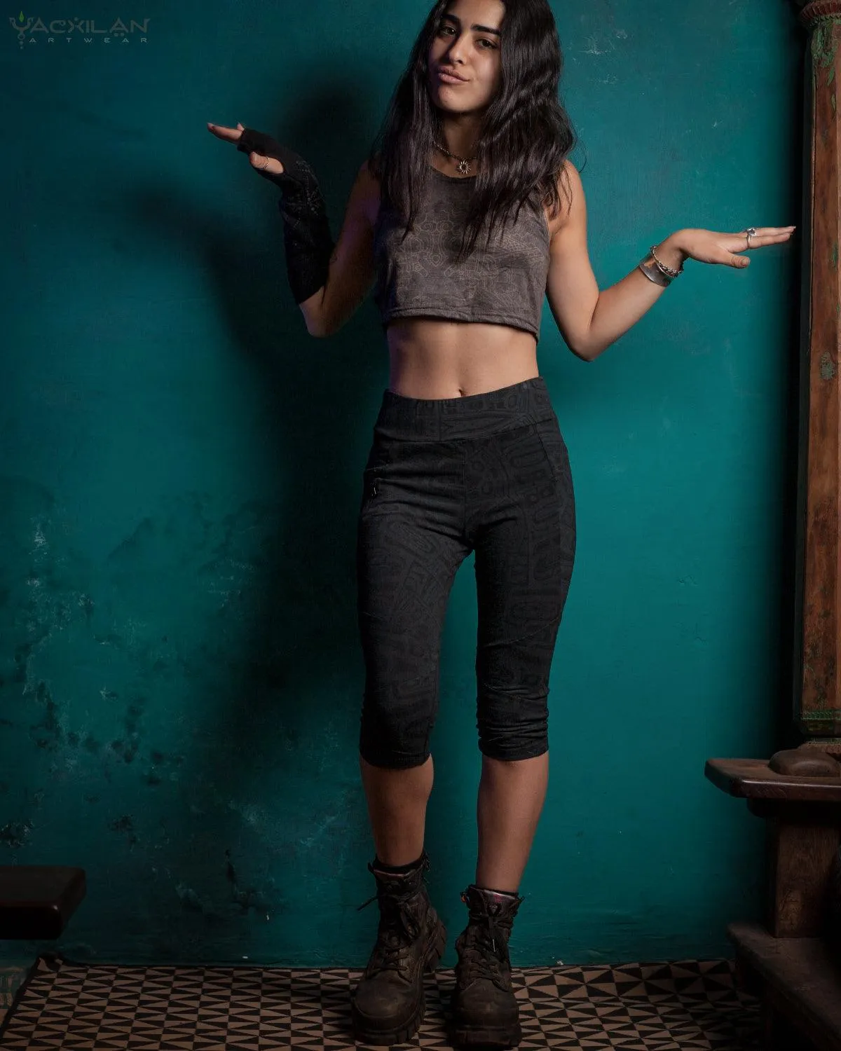 Short Leggings Woman / Hemp Veg Dye Veg Print - Black TINGLIT